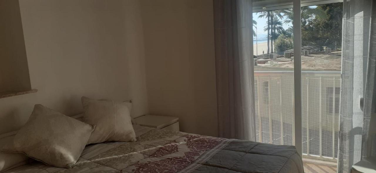 A 10 Metros Del Mar Apartment *